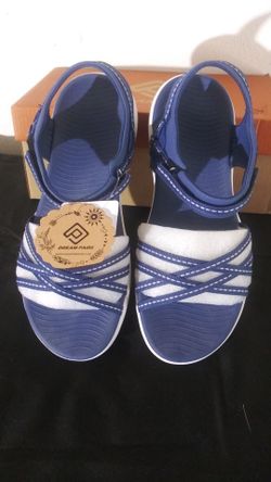 Sandals Dream Pairs women's blue size 10 new