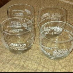 Set Of 4 Vintage Glasses