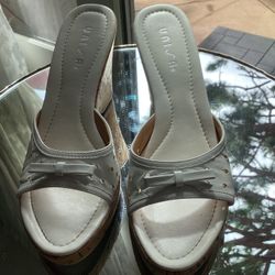 UNISA  White Heel Size 8 1/2