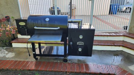 Louisiana Grills Pellet Grill with Champion Smoker