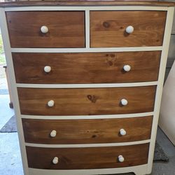 Beautiful 6 Drawer Dresser