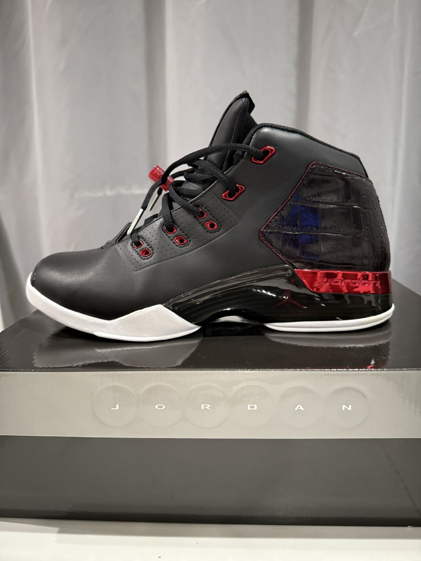 Air Jordan 17 Retro “Bred”