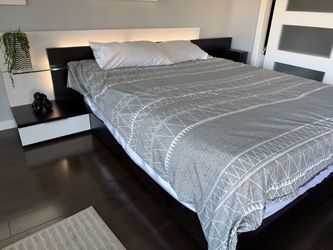 Modern queen size bed