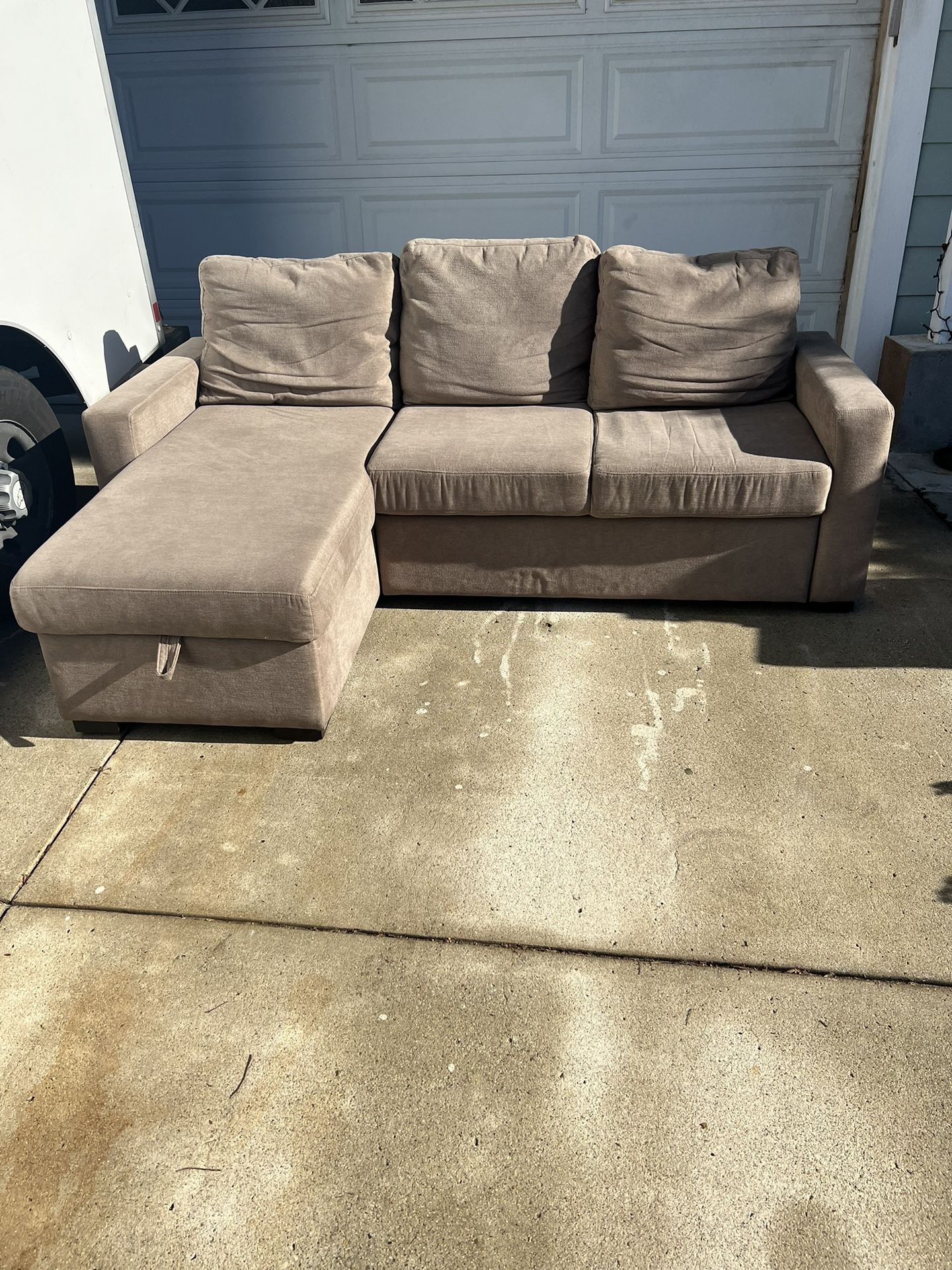SECTIONAL COUCH + DELIVERY (small Fee)