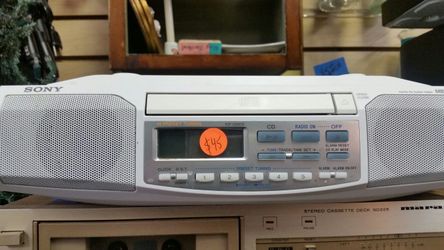 Sony under counter clock ..cd am fm..Radio