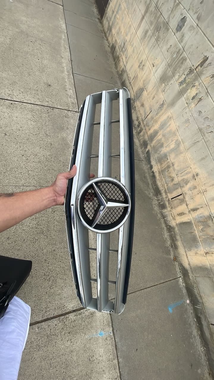 Mercedes Benz 2012 Grill