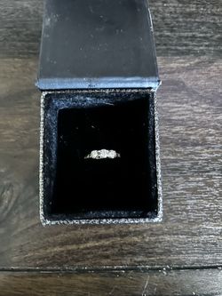 10k gold engagement ring with diamonds