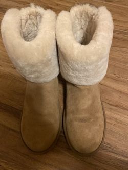Size 7 Ugg boots