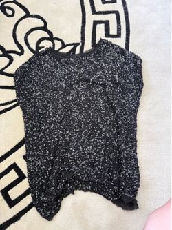 Black sequin top with a touch of glamour. Size: 44 #glamour #party #sequins