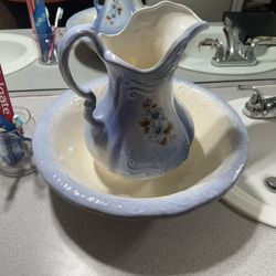 Victorian-style Wash Pitcher & Bowl Set