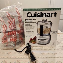 New in Box Cuisinart Mini-Prep Plus Food Processor - Silver