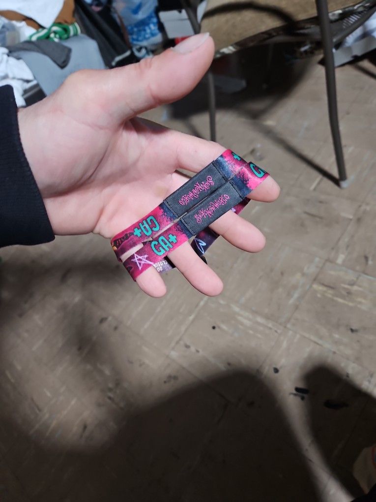 4 Ga+ Wristbands For Sick New World