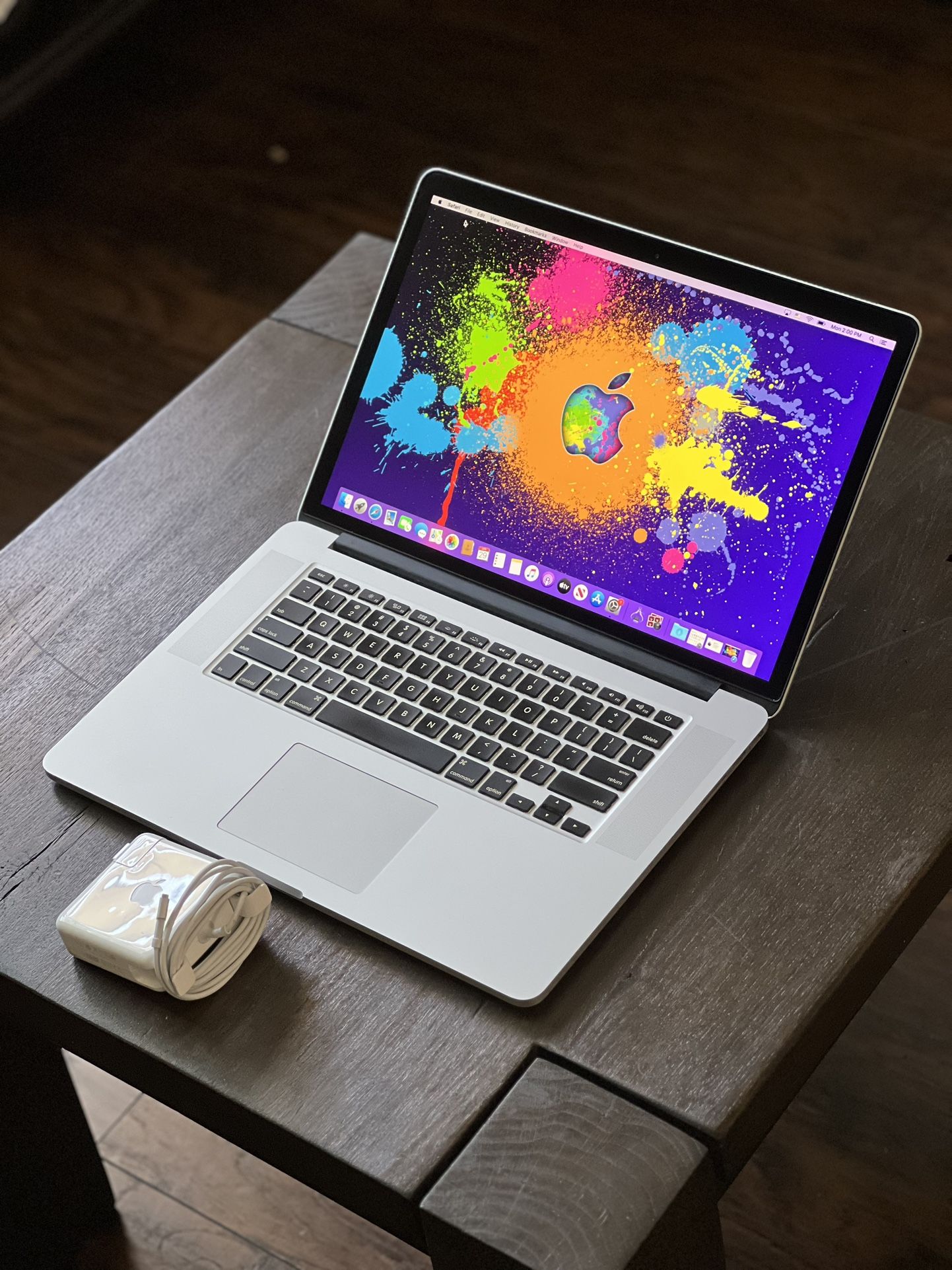 MacBook Pro 15” - 2.5GHz QuadCore i7 - 16gb / 512gb