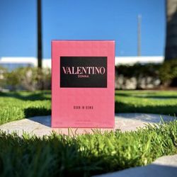 Velentino Donna Born in Roma