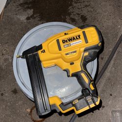 Dewalt Finish Nail Gun 20 Volts 