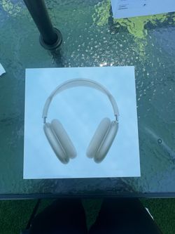 Apple AirPods maxes silver