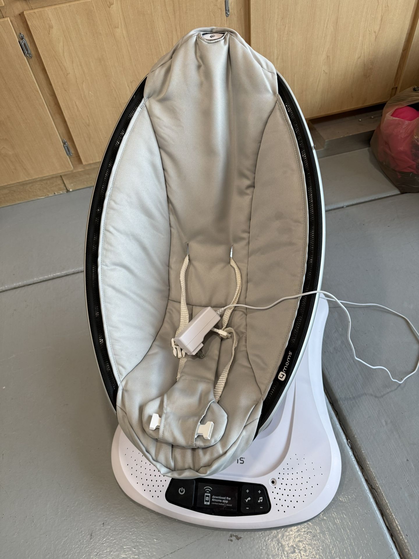 mamaRoo® multi-motion baby swing®