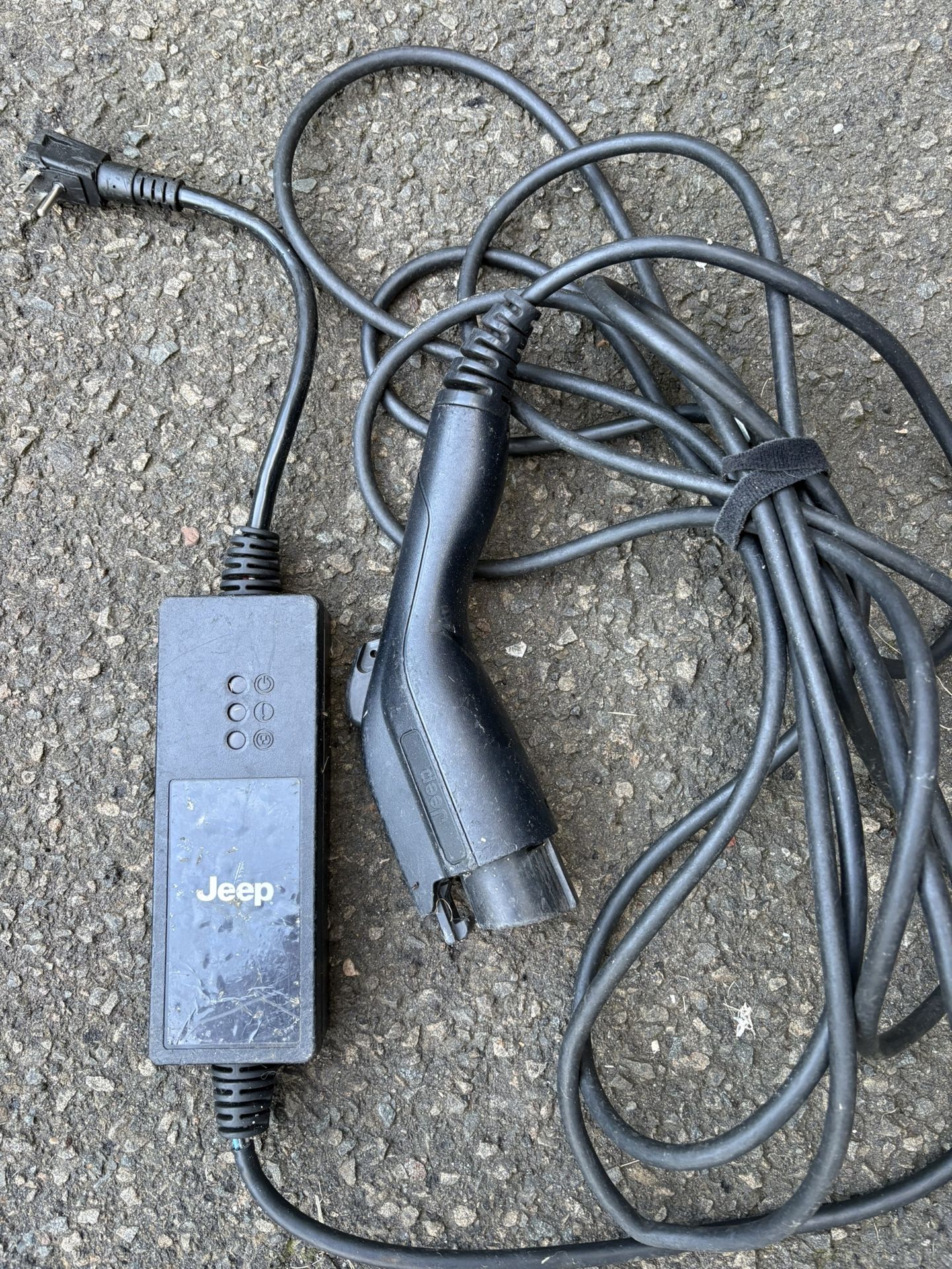 Jeep Wrangler 4xe Charger 