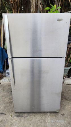 Precioso Refrigerador Whirlpool seminuevo tiene maquina para hacer hielo grande 33 pulgadas de ancho 21cuft listo para usar super limpio lo tengo cone
