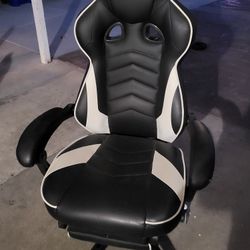 PRO GAMER RECLINER ROLLING CHAIR  FOR Sale Or Trade $120 Dlls Value