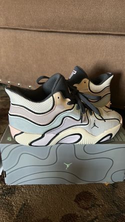Boys or girls Jordan Tatum 3  size youth 6 1/2