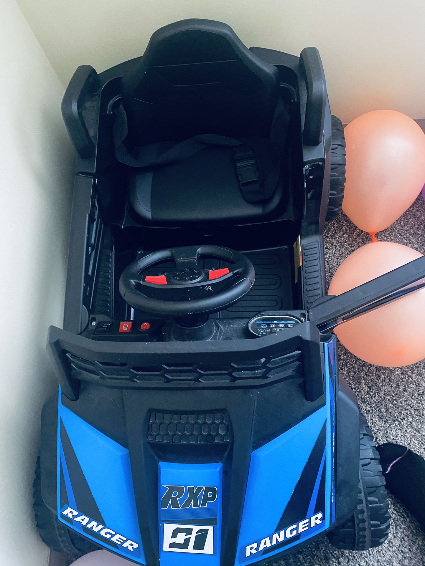 TOBBI Kids Ride on UTV, 12V BatteryPoweredTruck with LED Headlights, Horn