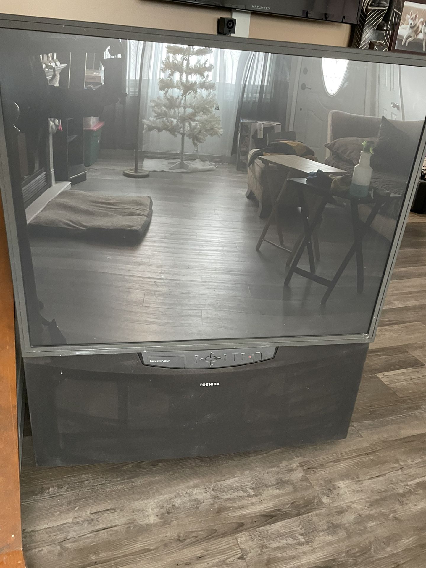 Toshiba 50A62 - Projection TV w/remote