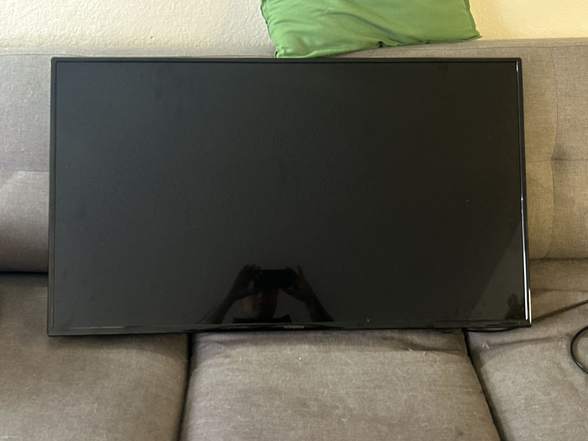 42” Insignia TV W/ Wall Mount