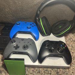 Xbox One S 3TB Gaming Bundle