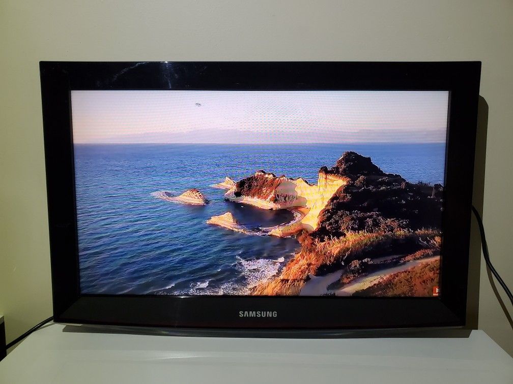 TV Samsung 26" con detalle en la pantalla