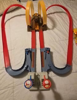 Hot Wheels Mario Kart Bowser's Castle Chaos Track Set.