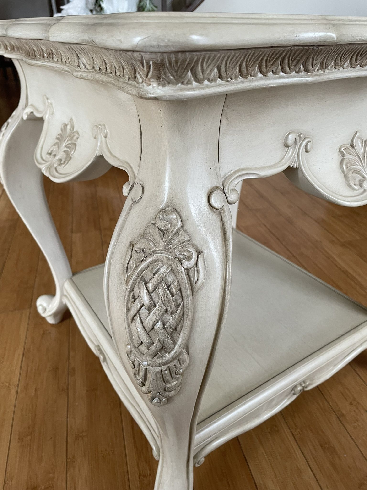 Michael Amini Lavelle Classic Pearl 24” Rectangular Class End Table.