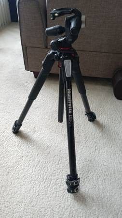 Manfrotto 055 tripod camera photography.
Excellent condition
