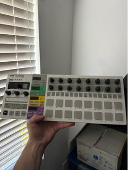 Arturia Beatstep Pro MIDI Arranger/ Controller
