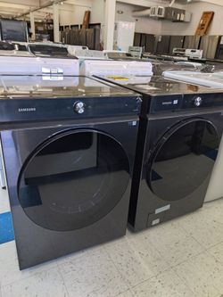 New Samsung
Bespoke 5.3 cu. ft. Ultra-Capacity Smart Front Load Washer in Brushed Black with Super S