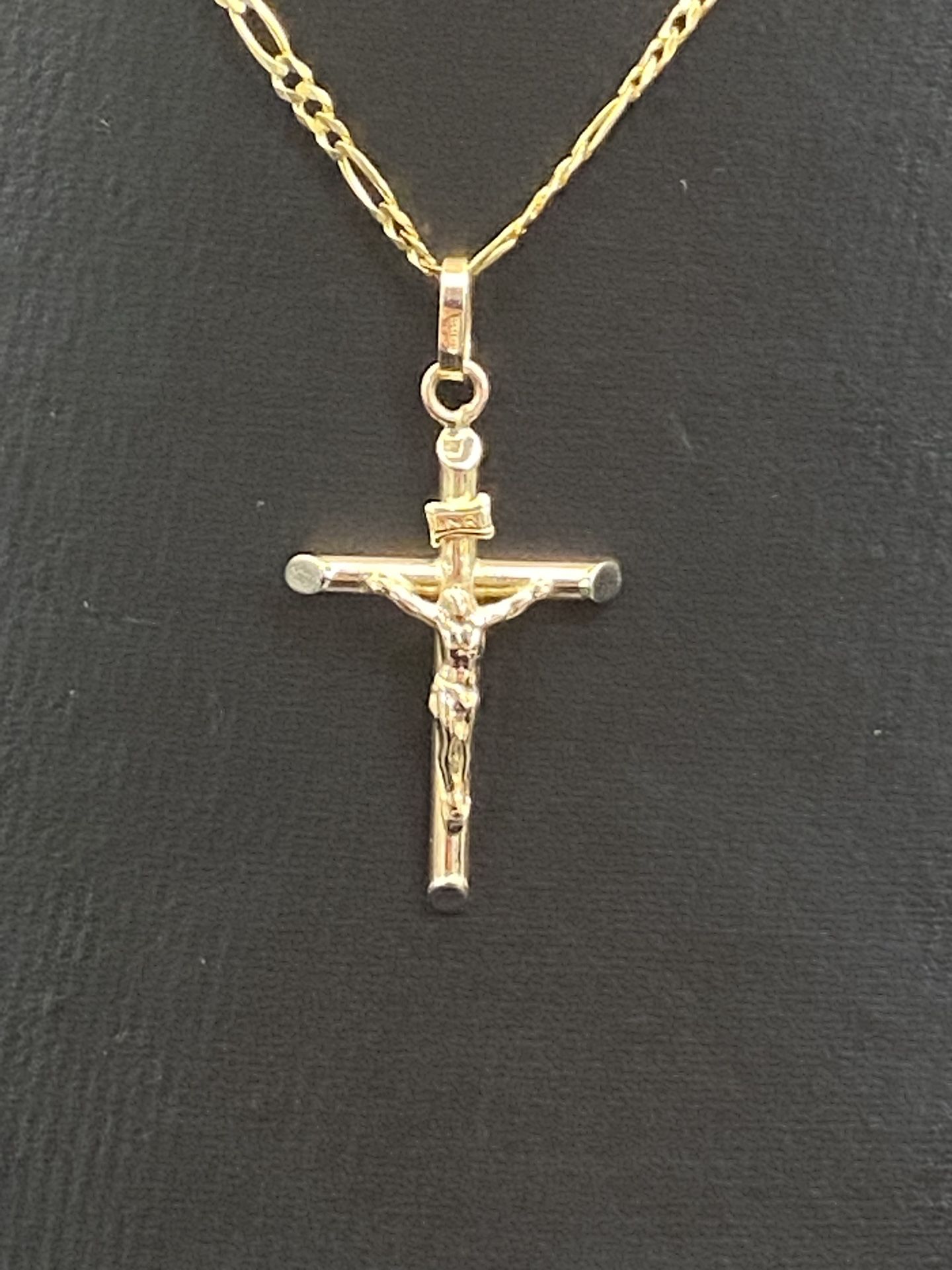 14kt Jesus Pendant On Gold Chain