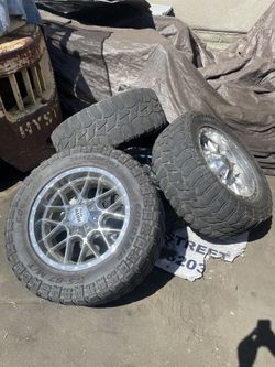 20”  Moto Metal wheels 8x6.5 