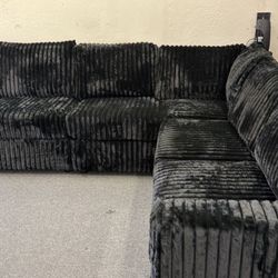 New 119x92 Sectional Couch / Free Delivery 