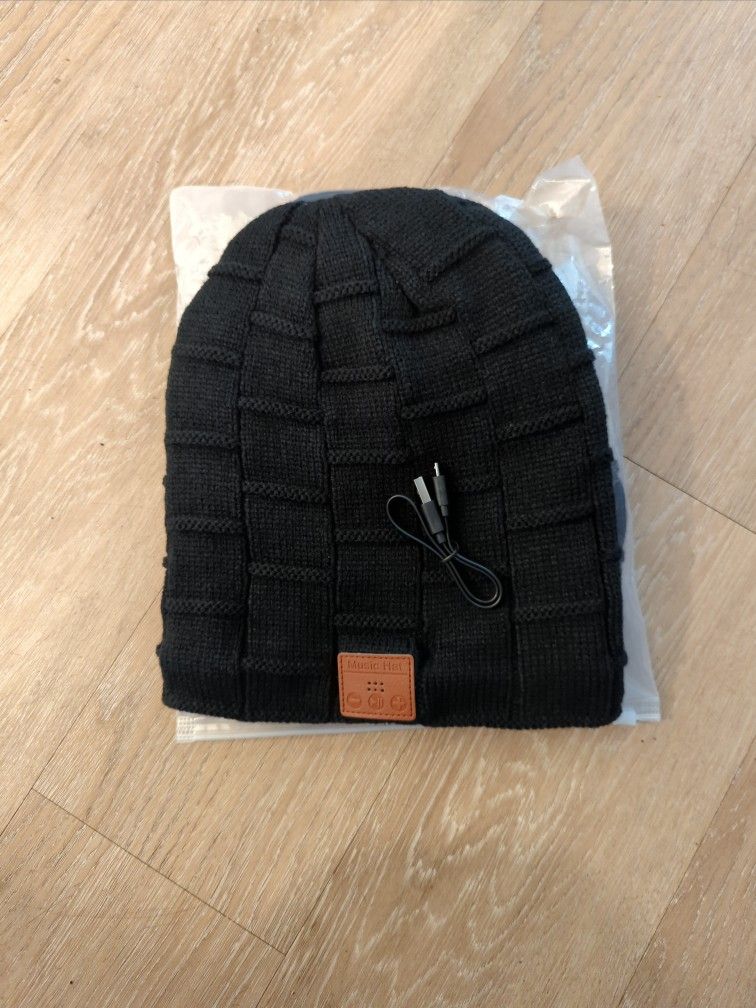 Bluetooth Headset Beanie in black - NEW