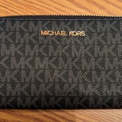 MICHAEL KORS Jet Set Large Black Logo Quarter Zip Continental Wallet