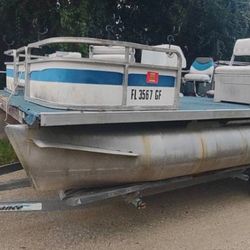 Pontoon Boat 