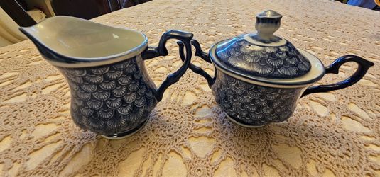 Creamer and sugar set