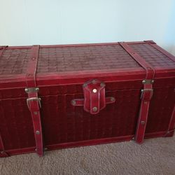 Gator Chest