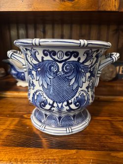 Blue and White Porcelain pot