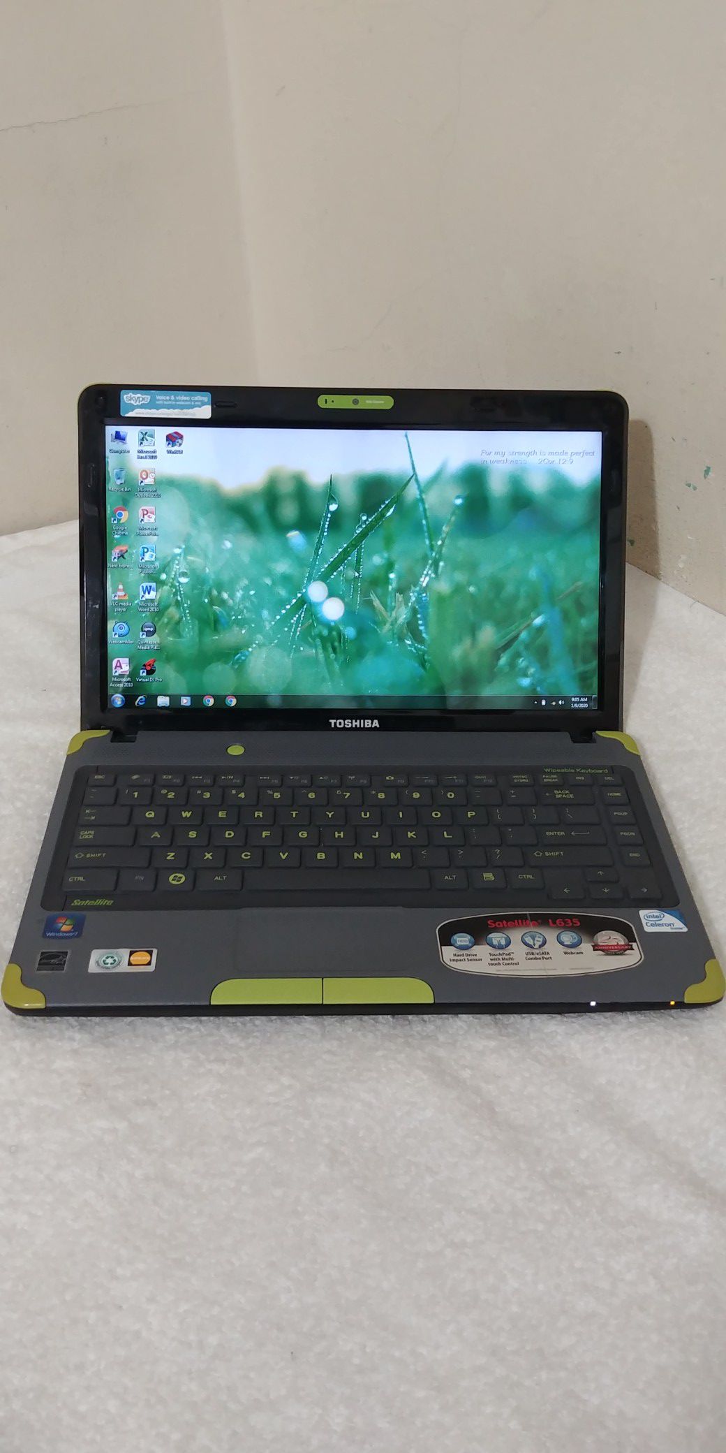 13.3" Toshiba Laptop, 4GB RAM, 320GB HDD, eSATA, WebCam, DVD RW. It's Small, Simple And Easy To Carry. Nice And Clean.