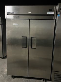 TRUE Commercial 2-Door Refrigerator – Stainless Steel – 5 Available