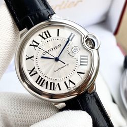  is fully shipped. On the basis of adhering to its brand characteristics, it is synchronously matched with a rubber strap with the original buckle