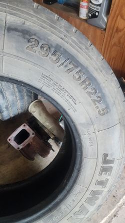 2 steer tires 295 75/22.5