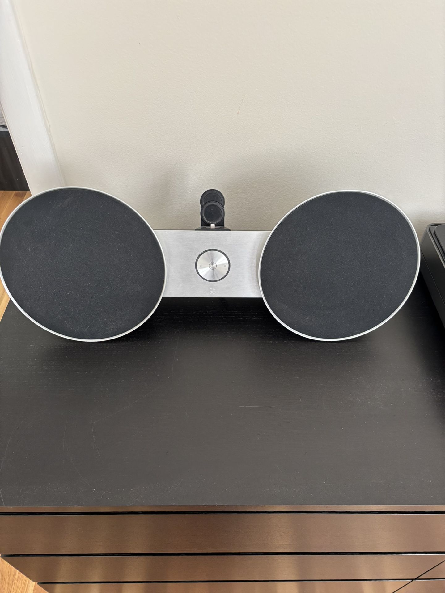 BANG & OLUFSEN BeoSound 8 Stereo Ipod Speaker System .