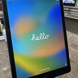 iPad Pro 9.7 Inch 128GB Cellular With Charger 